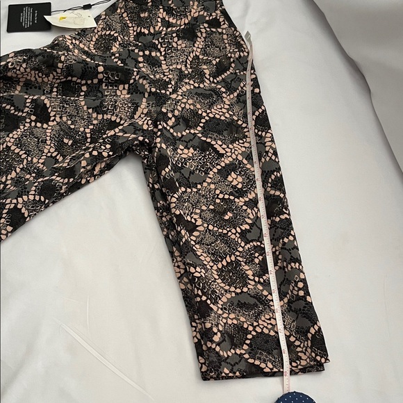 Bobeau SNAKE SKIN PRINT  Blouse - Picture 10 of 13